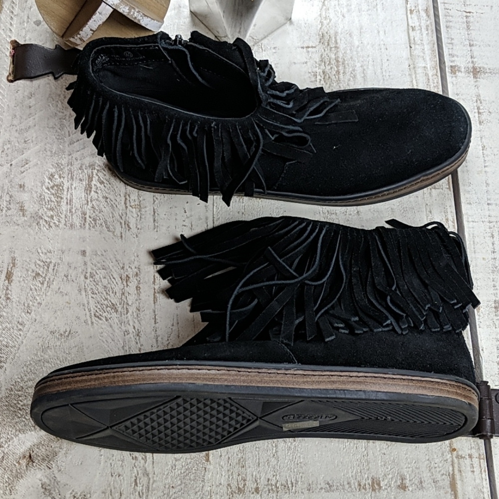 NWOT Aerosoles fringe booties